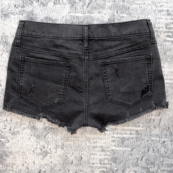 Express Jean Short - Picture 2 of 3
